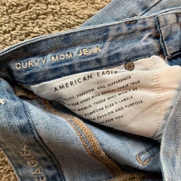 America Eagle jeans curvy mom light wash, distressed, size 0 - Picture 10 of 11